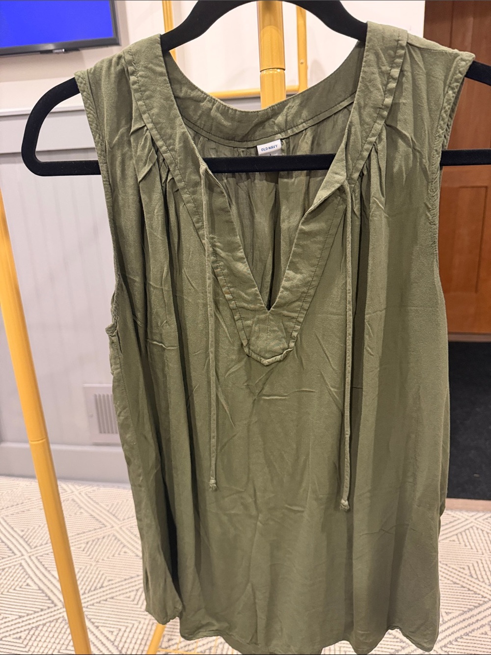 Old Navy Olive Green Sleeveless V-Neck Tie-Front Camisole | Size Large
